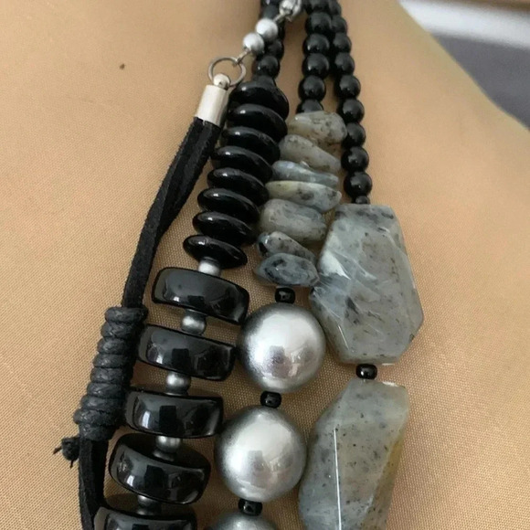 Multistrand bead necklace - Picture 3 of 6